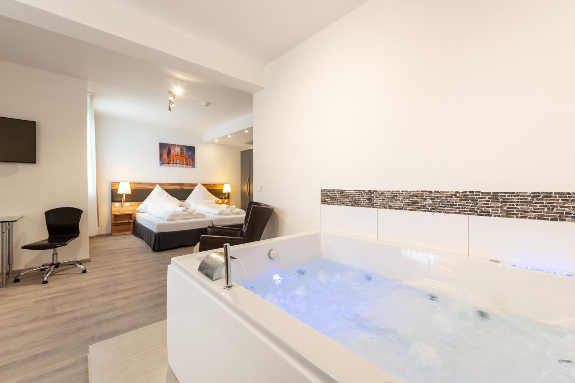 Hotel In Laisen Ρόιτλινγκεν Δωμάτιο φωτογραφία