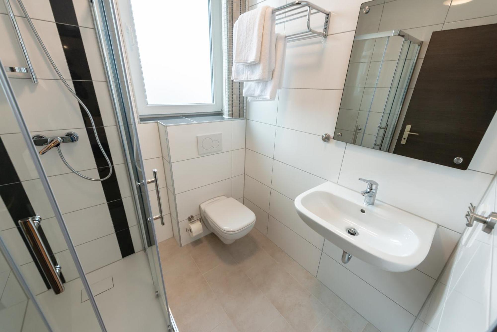 Hotel In Laisen Ρόιτλινγκεν Δωμάτιο φωτογραφία