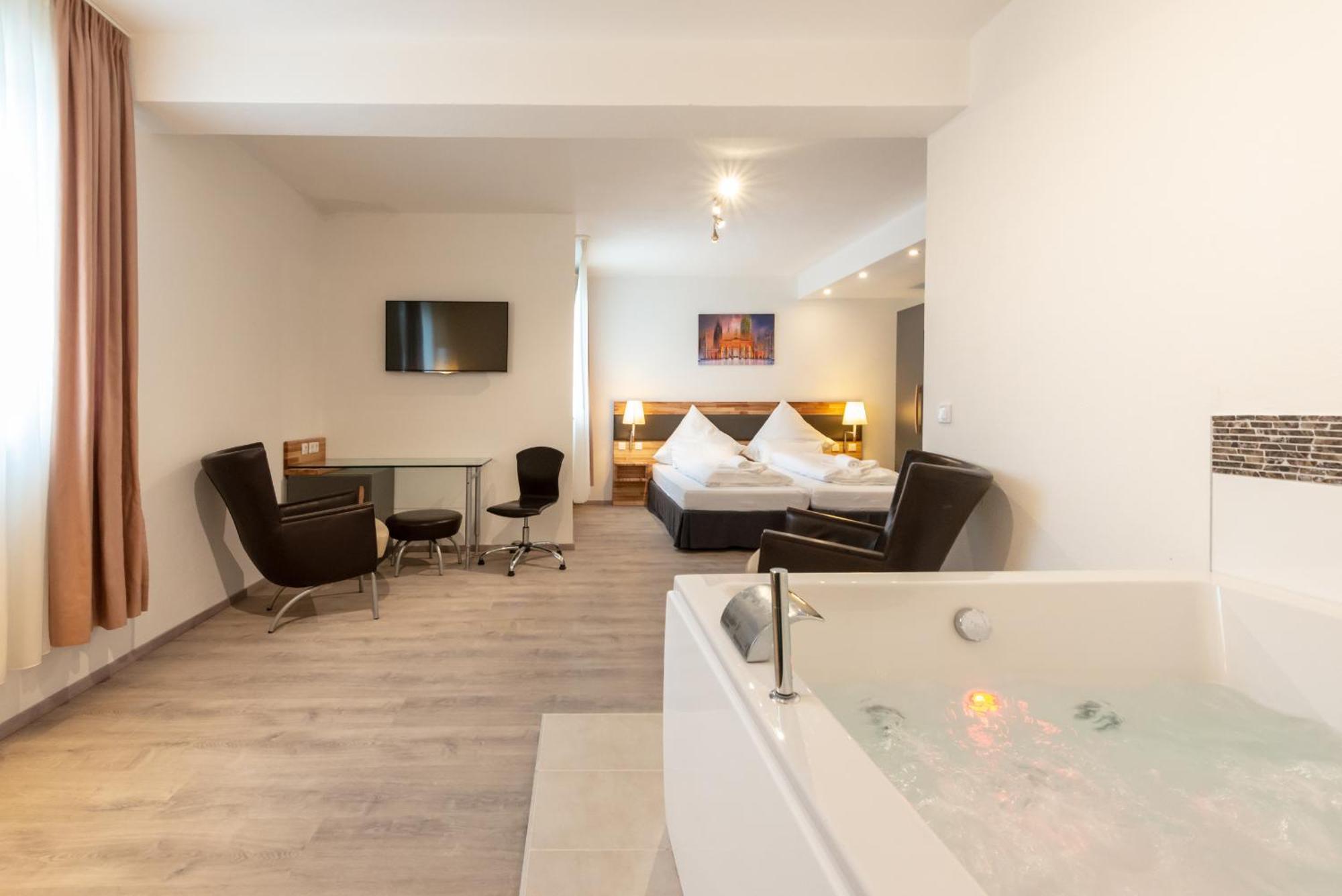 Hotel In Laisen Ρόιτλινγκεν Δωμάτιο φωτογραφία