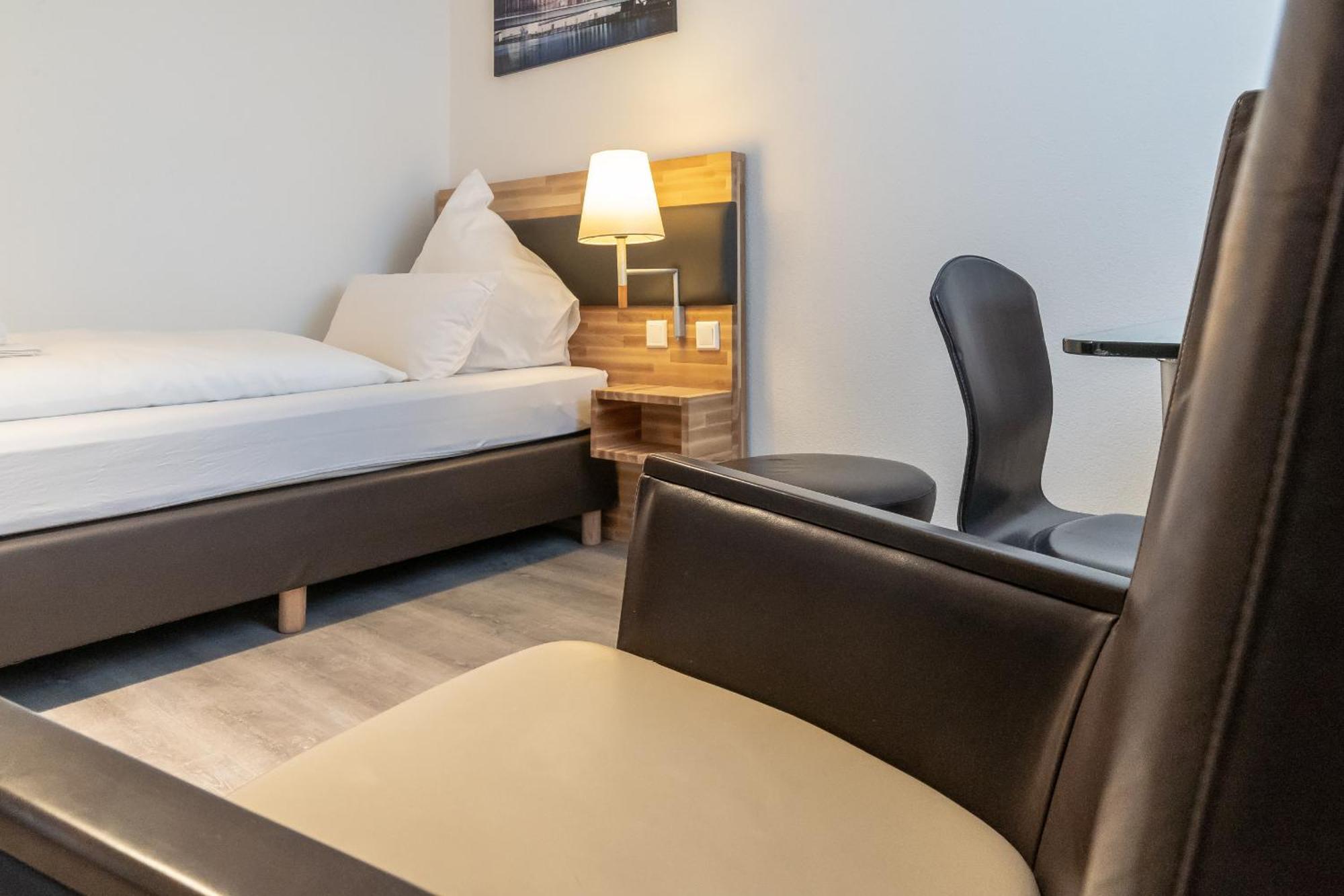 Hotel In Laisen Ρόιτλινγκεν Δωμάτιο φωτογραφία