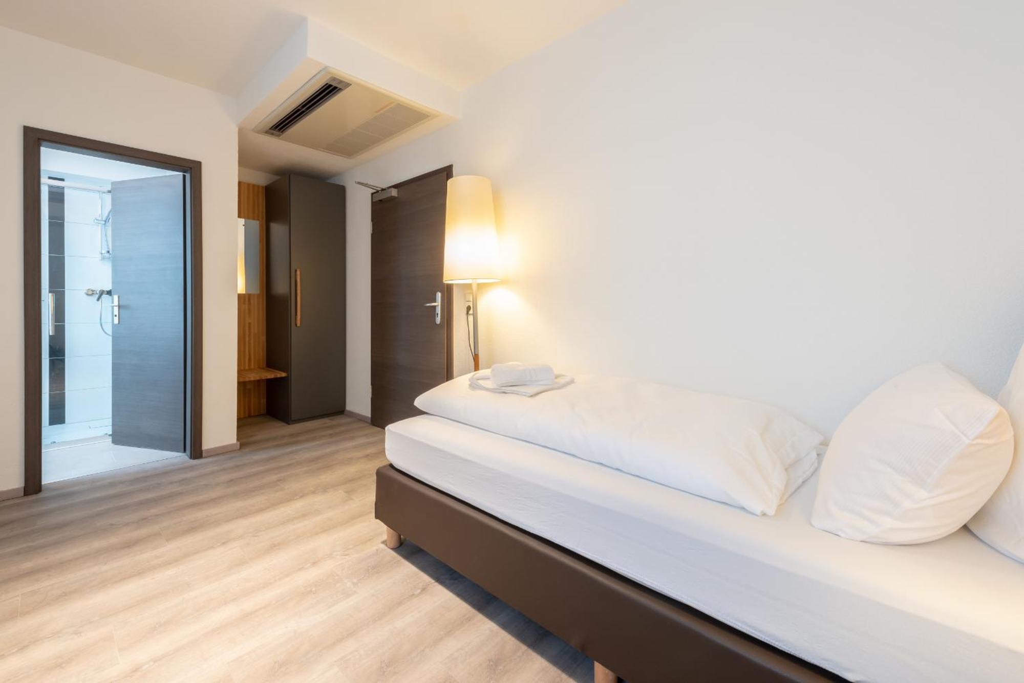 Hotel In Laisen Ρόιτλινγκεν Δωμάτιο φωτογραφία