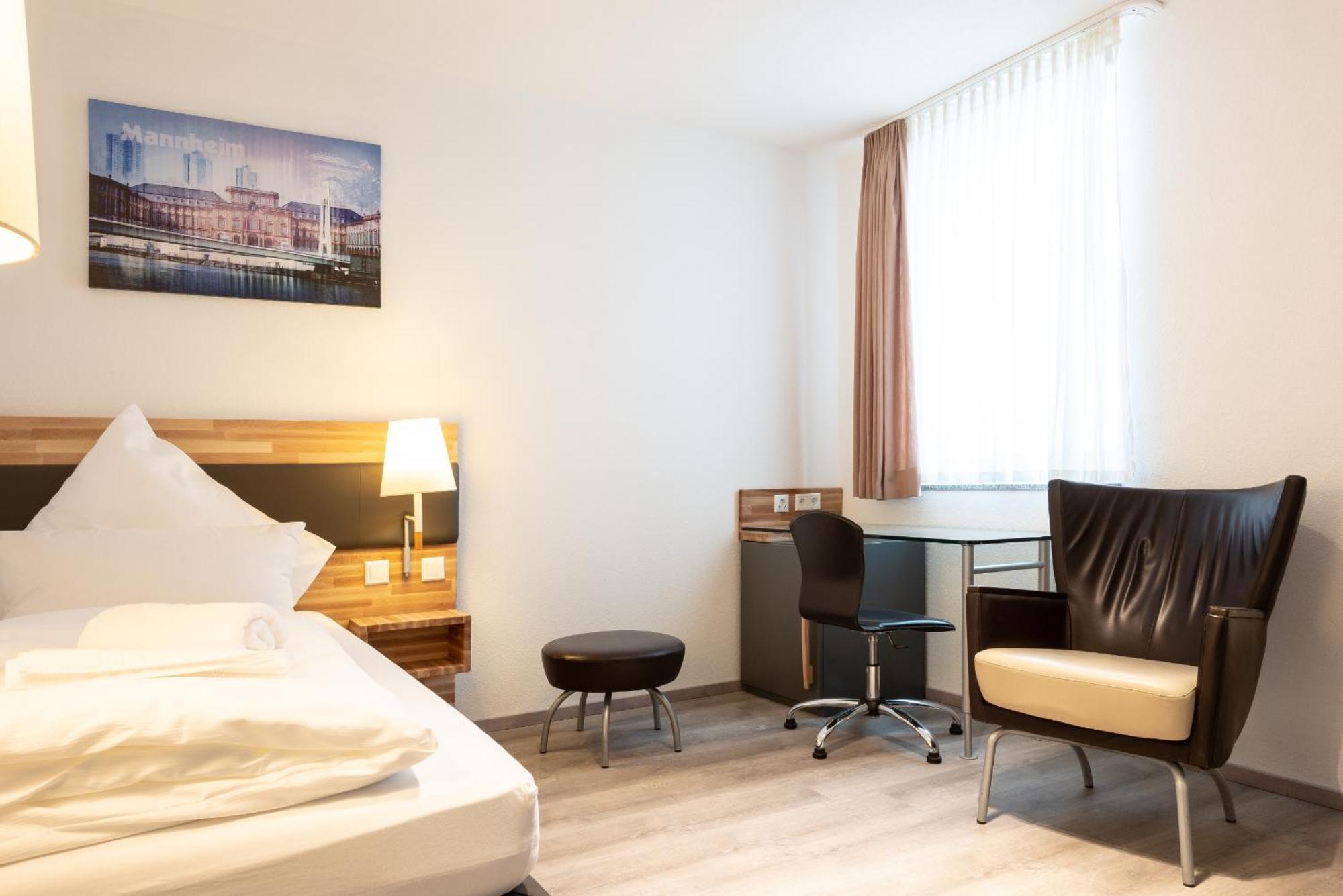 Hotel In Laisen Ρόιτλινγκεν Δωμάτιο φωτογραφία