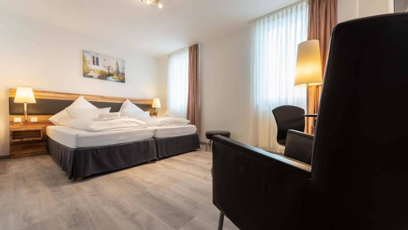 Hotel In Laisen Ρόιτλινγκεν Εξωτερικό φωτογραφία