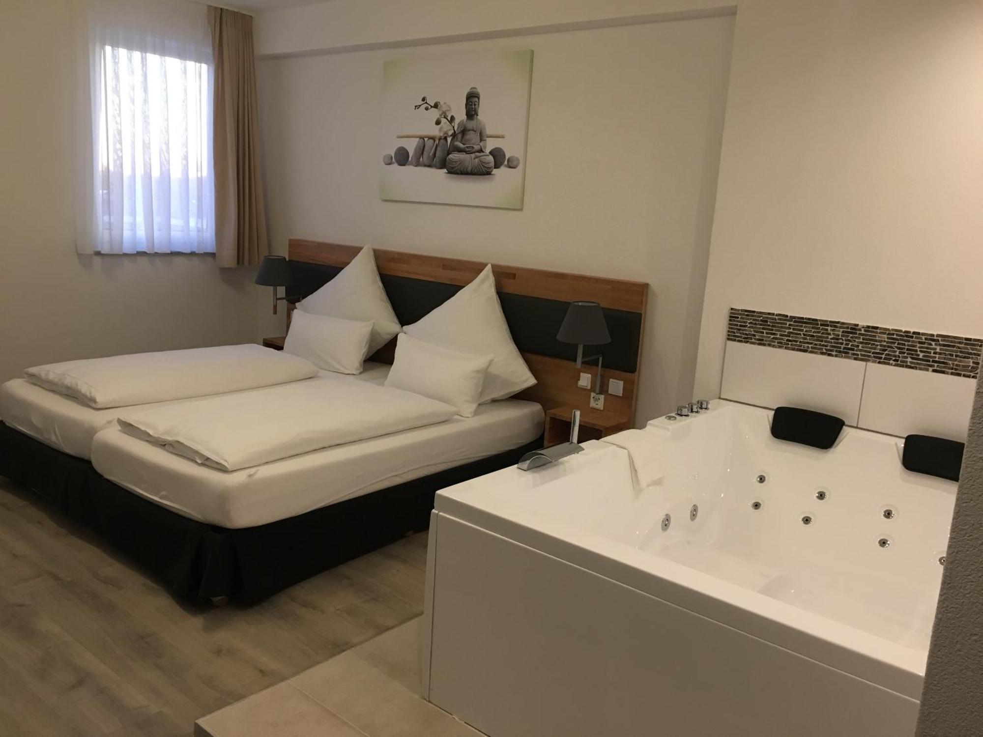Hotel In Laisen Ρόιτλινγκεν Δωμάτιο φωτογραφία